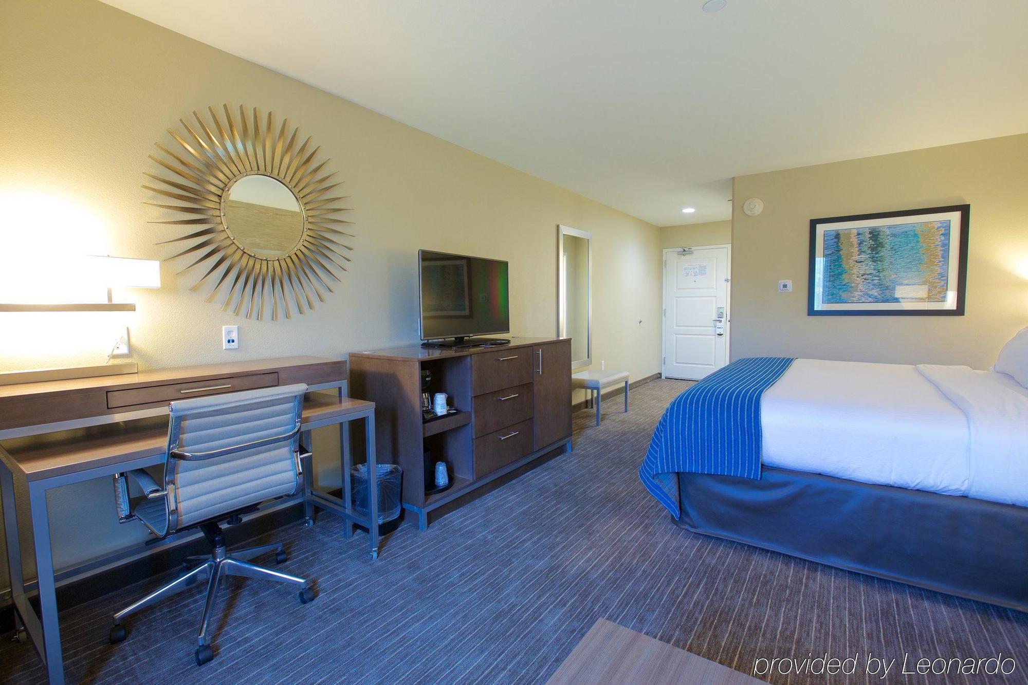 Holiday Inn Express Fargo Sw I94 Medical Center, An Ihg Hotel Exterior foto